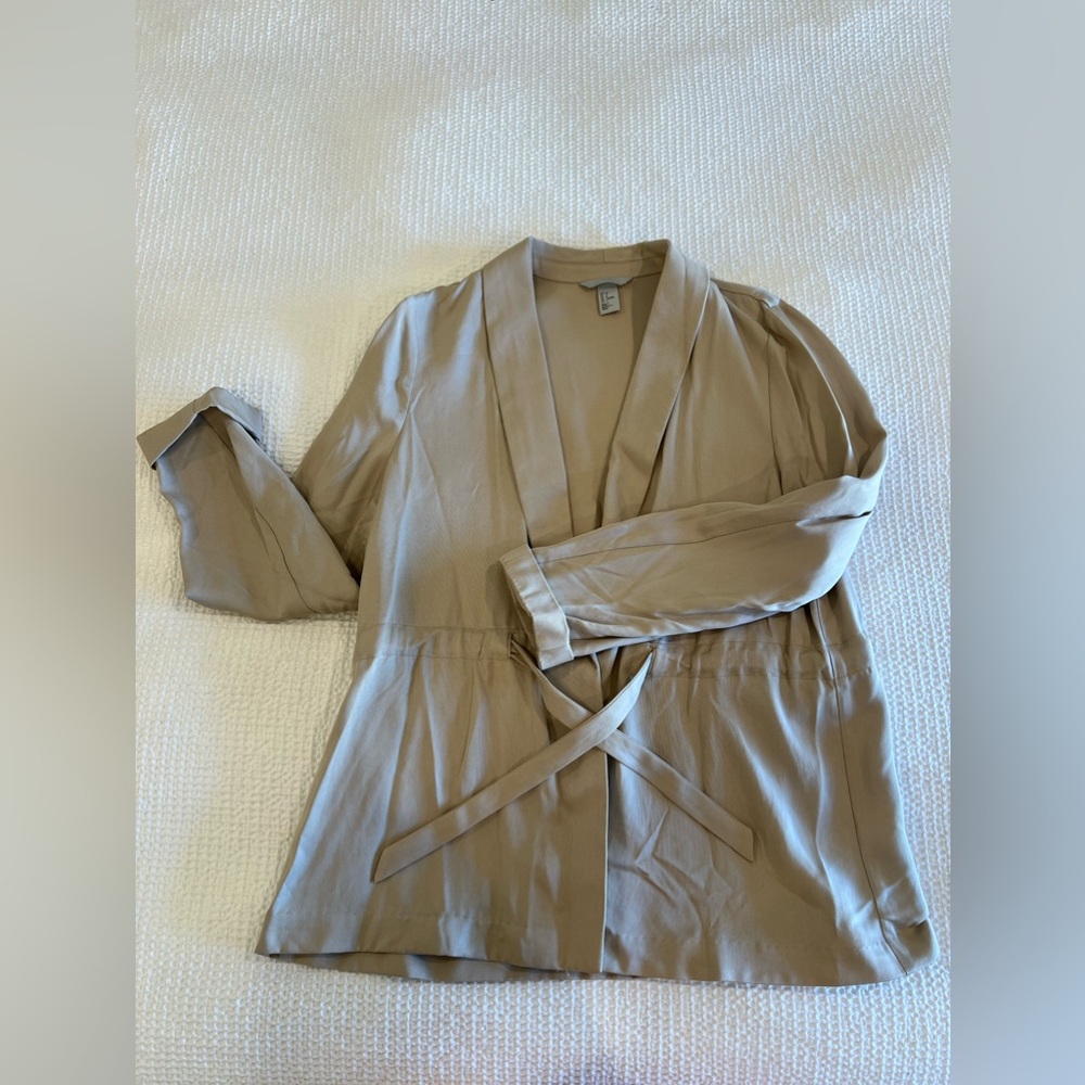 H&M blazer. Size 6. Light and soft.